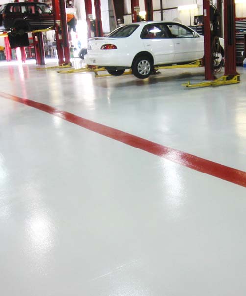 Chọn sơn sàn epoxy hệ cọ lăn hay tự san phẳng tốt hơn