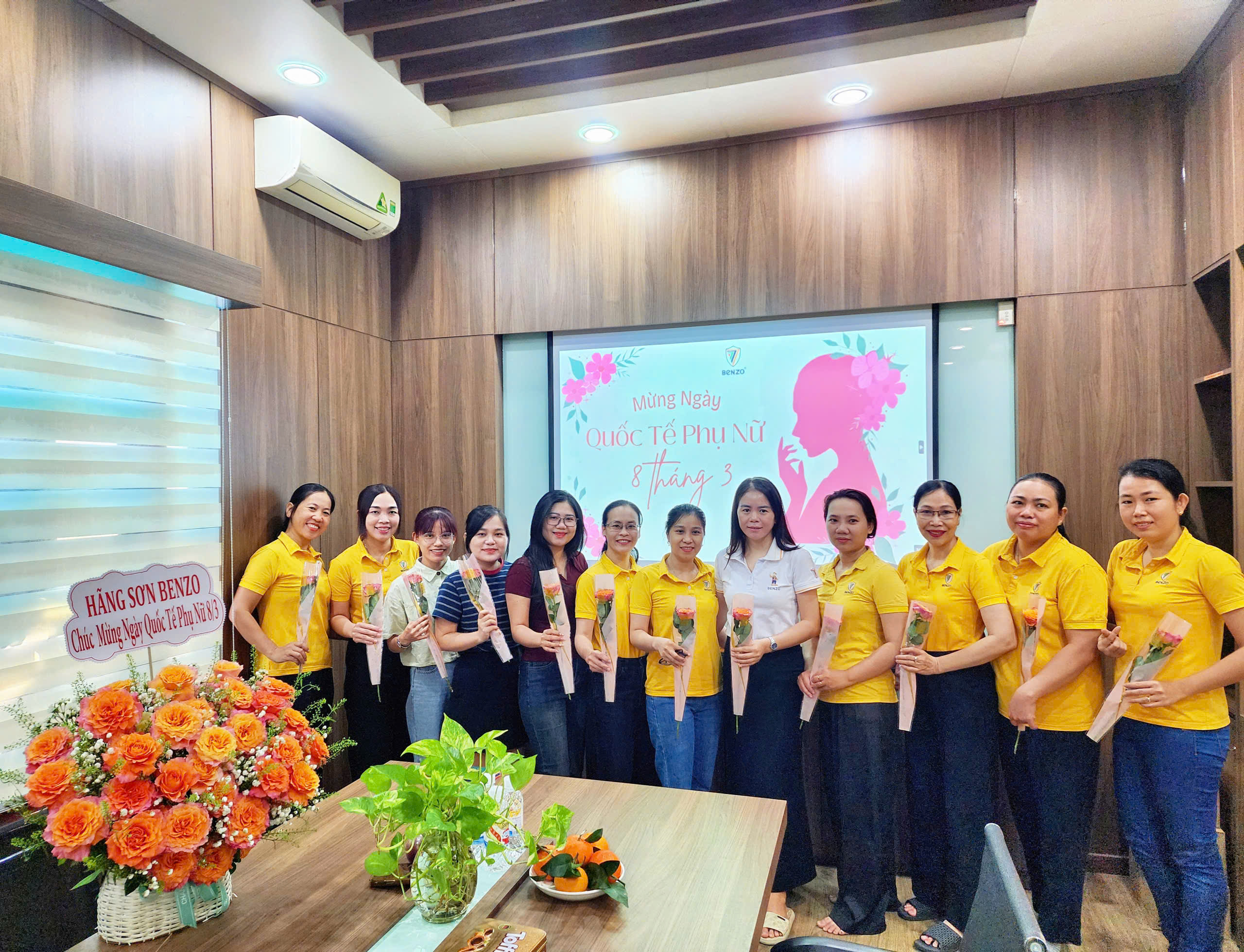 1. Tôn vinh vẻ đẹp dung dị và sự hi sinh thầm lặng